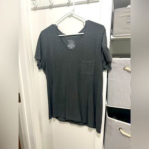 Time and Tru Women’s V-Neck - Size L